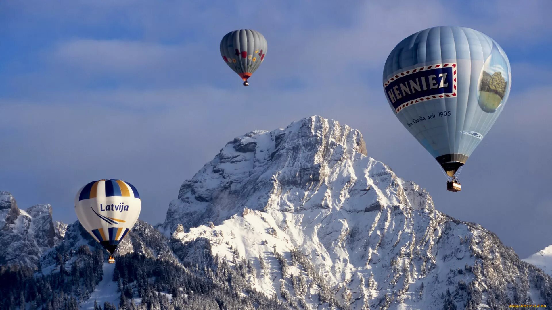 Воздушный шар в горах. Воздушные шары в горах. Воздушный шар с корзиной. Воздушный шар аэростат.