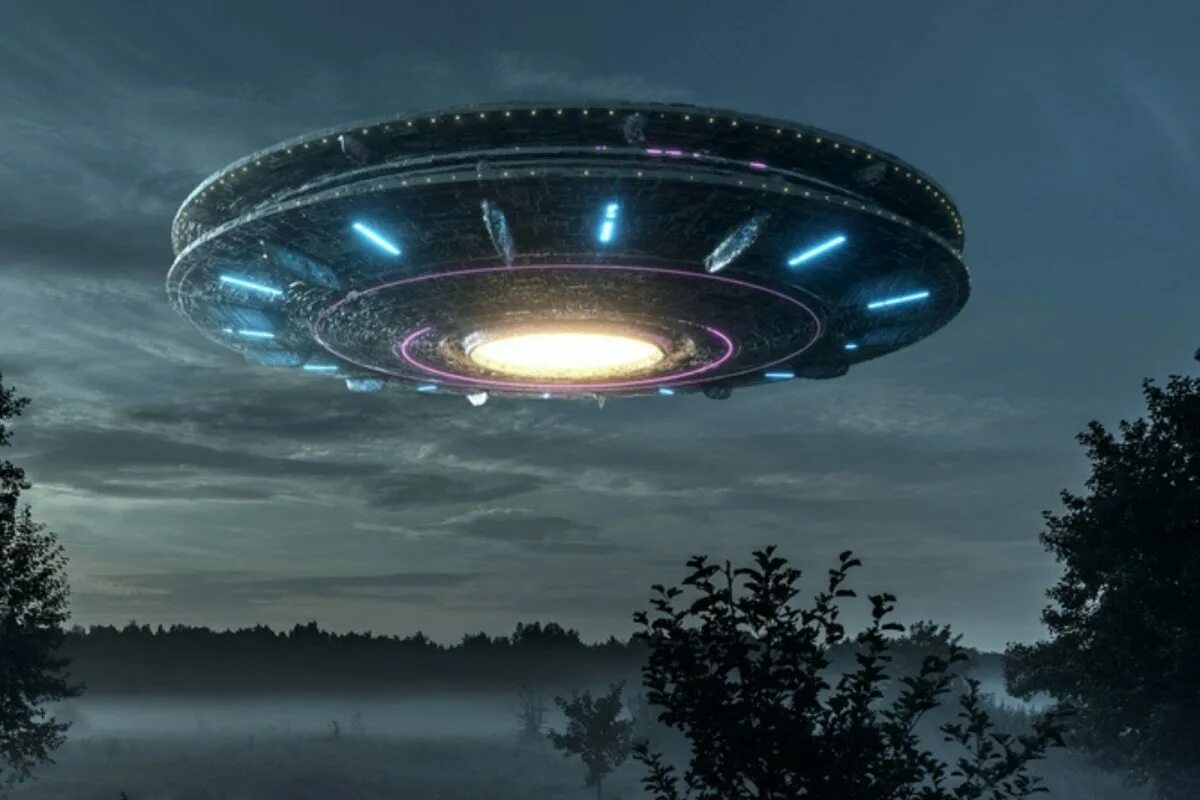 Летающая тарелка. Тарелка нло. Тарелка инопланетян. Огромная летающая тарелка. Летающая тарелка.