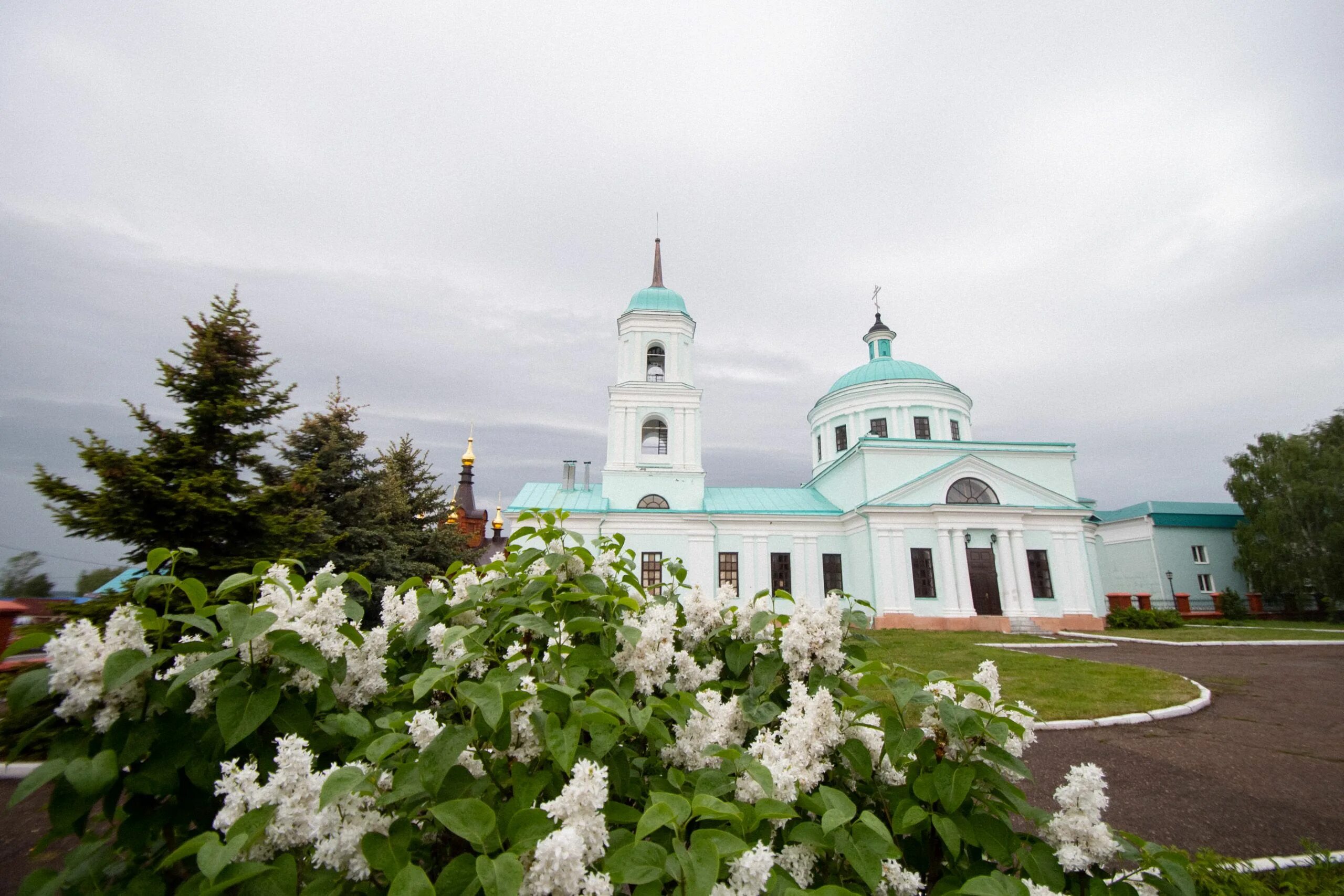 Русское никольское. Село Никольское Татарстан. Лаишевский район село Никольское Церковь. Май в селе Казанском. Храм Святого Николы Чудотворца Лаишевский район.