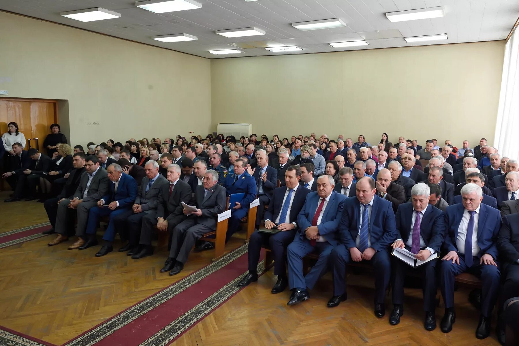 Глава г адыгейска тлехас. Администрация г адыгейск. Мемориальный комплекс победа, адыгейск. Сайт г адыгейска. Адыгейск республика адыгея.