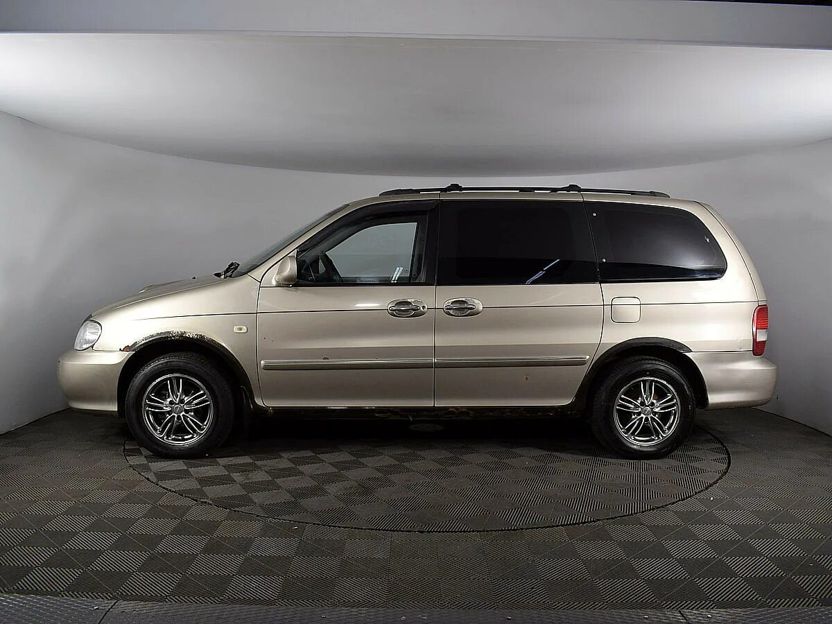 Авто с пробегом 300 тысяч рублей. Kia Carnival 2003. Киа Карнивал с пробегом. Семейная машина Карнивал. 7 Местная машина семейная.