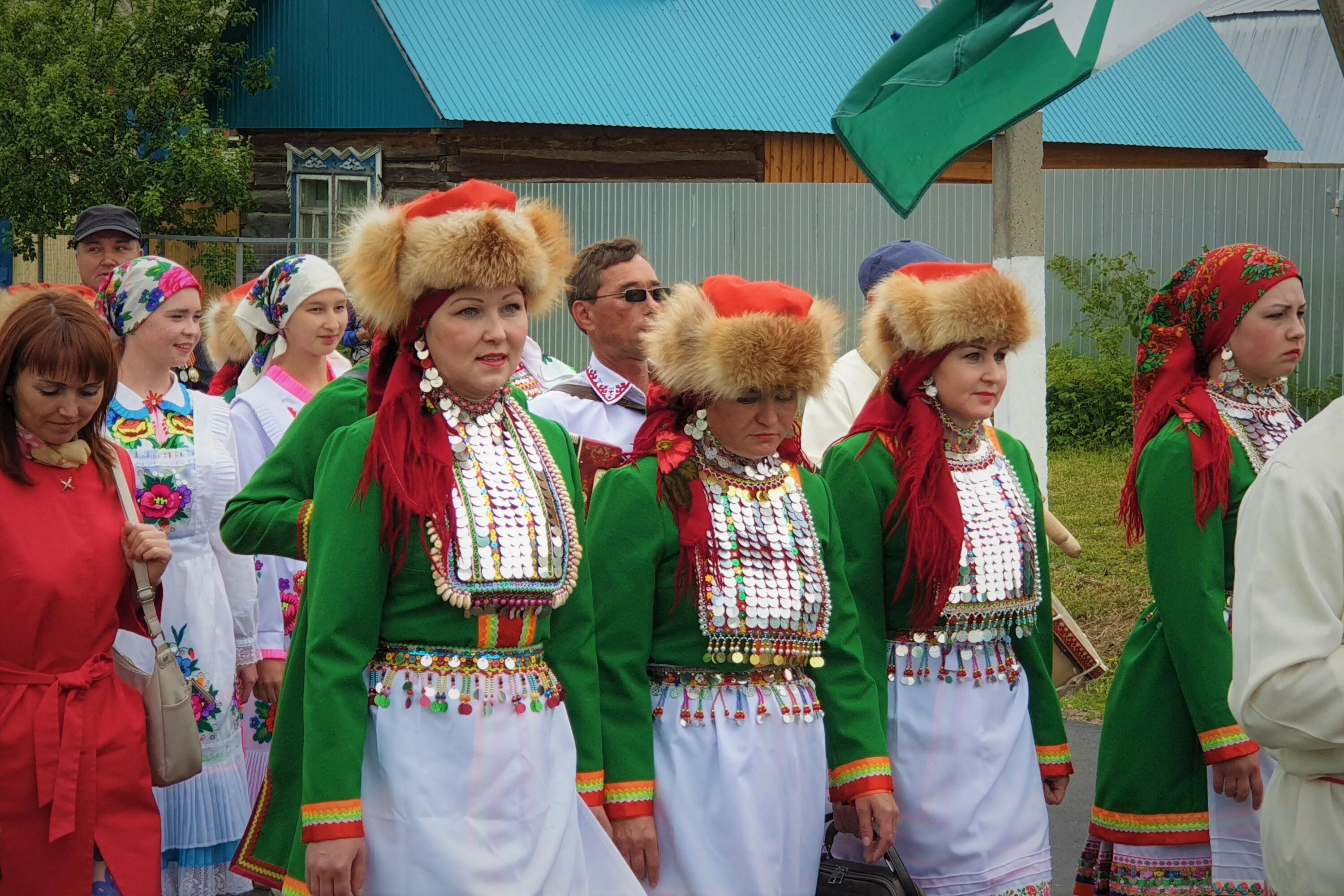 Финоугорская группа народов. Марий Эл финно-угорский народ. Финно угры. Финно-угорские народы. Финно угорцы.