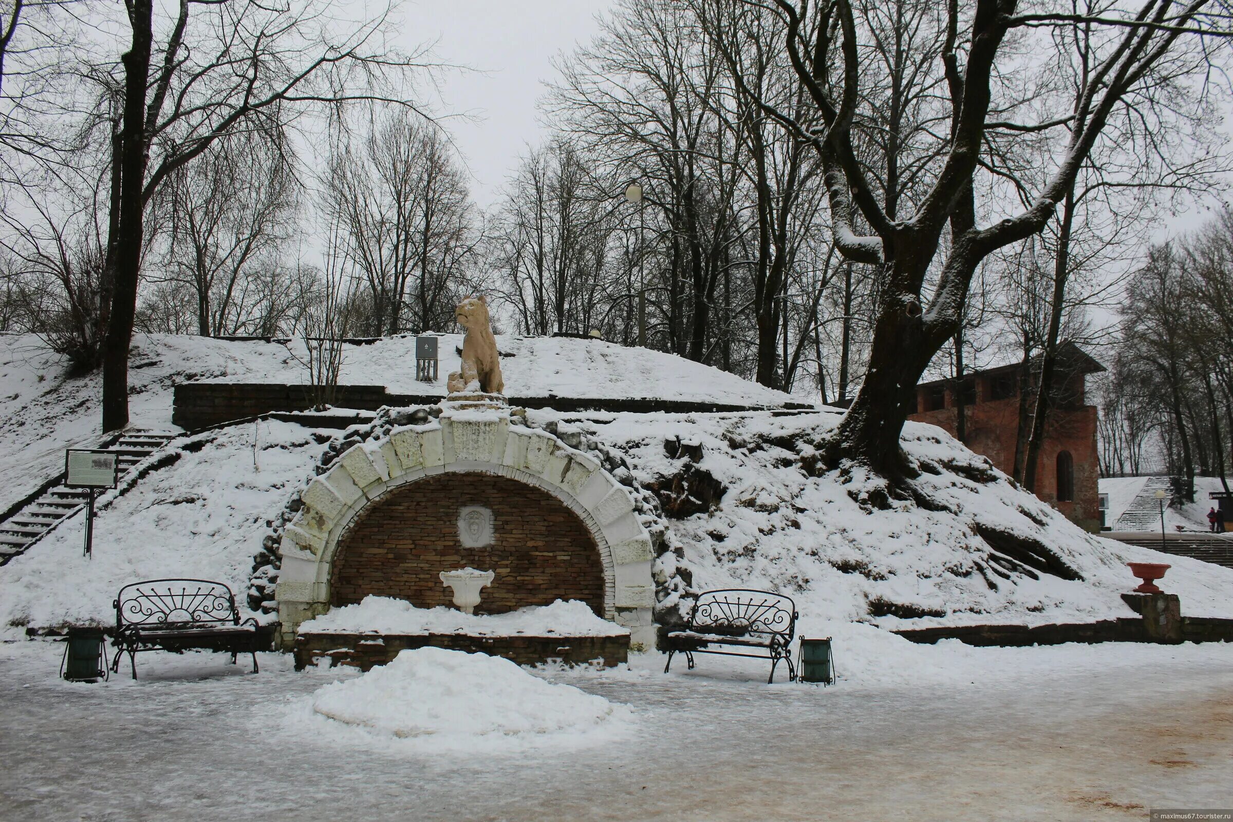 Памятник на территории кубинка 1. Можайск танковый музей. Танковый музей в наро-фоминске. Смоленск питер на машине. Танковый музей в кубинке т-34.