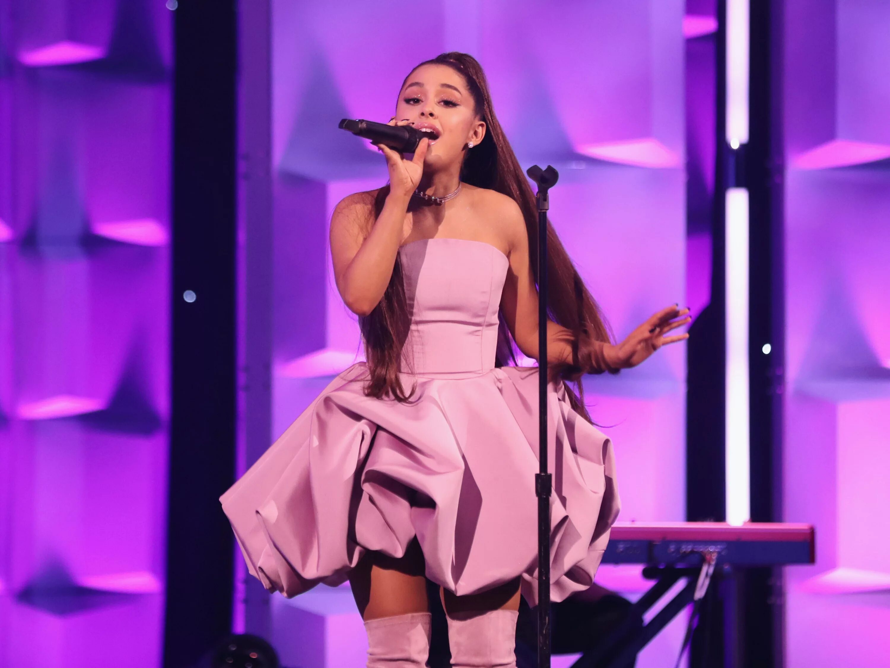 Ariana grande. Ariana grande singing. Ariana grande Sing.