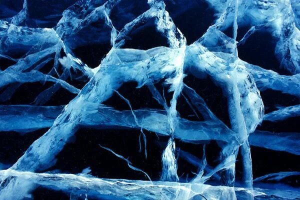 Треснувший лед. Расколотый лед. Трещины на льду. Эффект льда. Грустный лед
