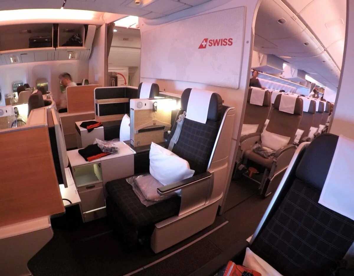 Комфорт и бизнес класс отличие. Qantas бизнес класс. Nordstar бизнес класс. Кресла бизнес класса в самолете. Бизнес класс и первый класс отличия.