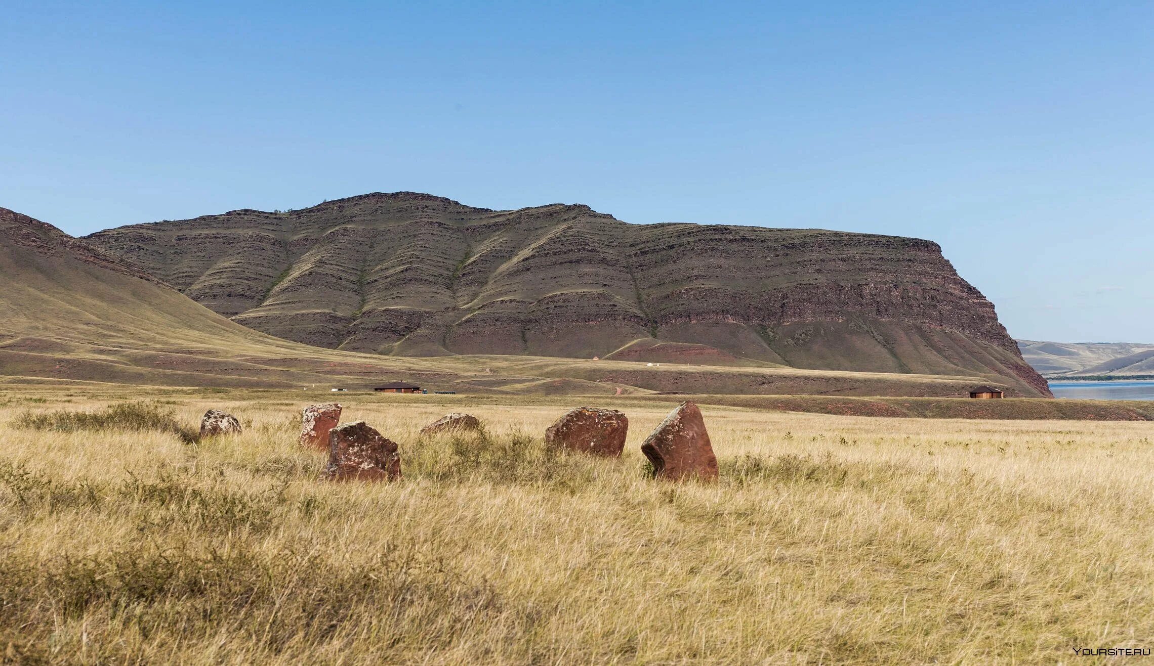 Оглахты заповедника хакасский. Оглахты хакасия лестница. Куэстовый рельеф хакасии. Есть в хакасии почвы. Хакасия земля.