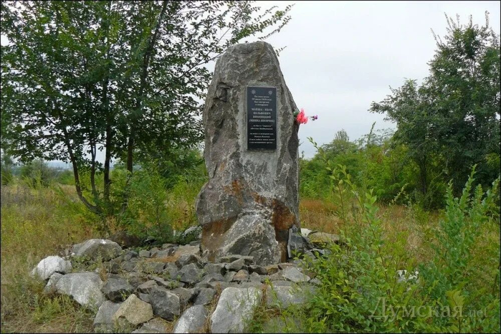 Где мишка япончик. Памятник мишке япончику Вознесенск. Памятник мишке япончику в Одессе. Мишка Япончик могила. Мишка Япончик памятник в Вознесенске.