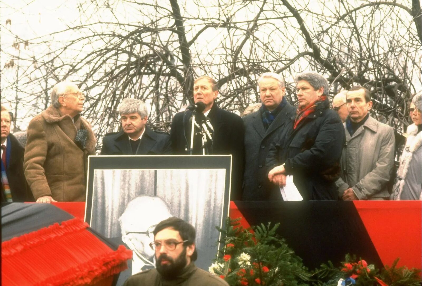 Похороны Андрея Сахарова. Похороны Академика Сахарова 1989. Похороны Академика Андрея Дмитриевича Сахарова. Прощание с сахаровым