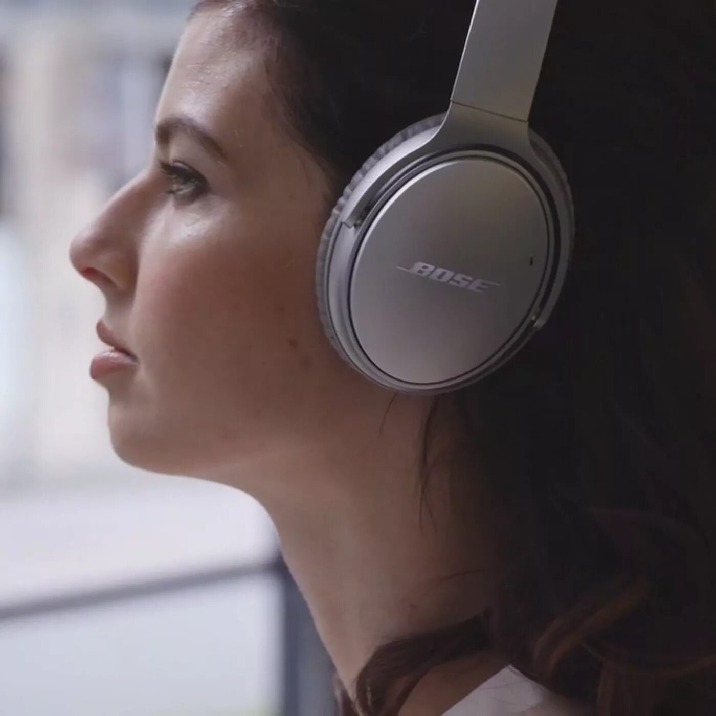 Bose quietcomfort цена. Girl with Wireless in the Ear.