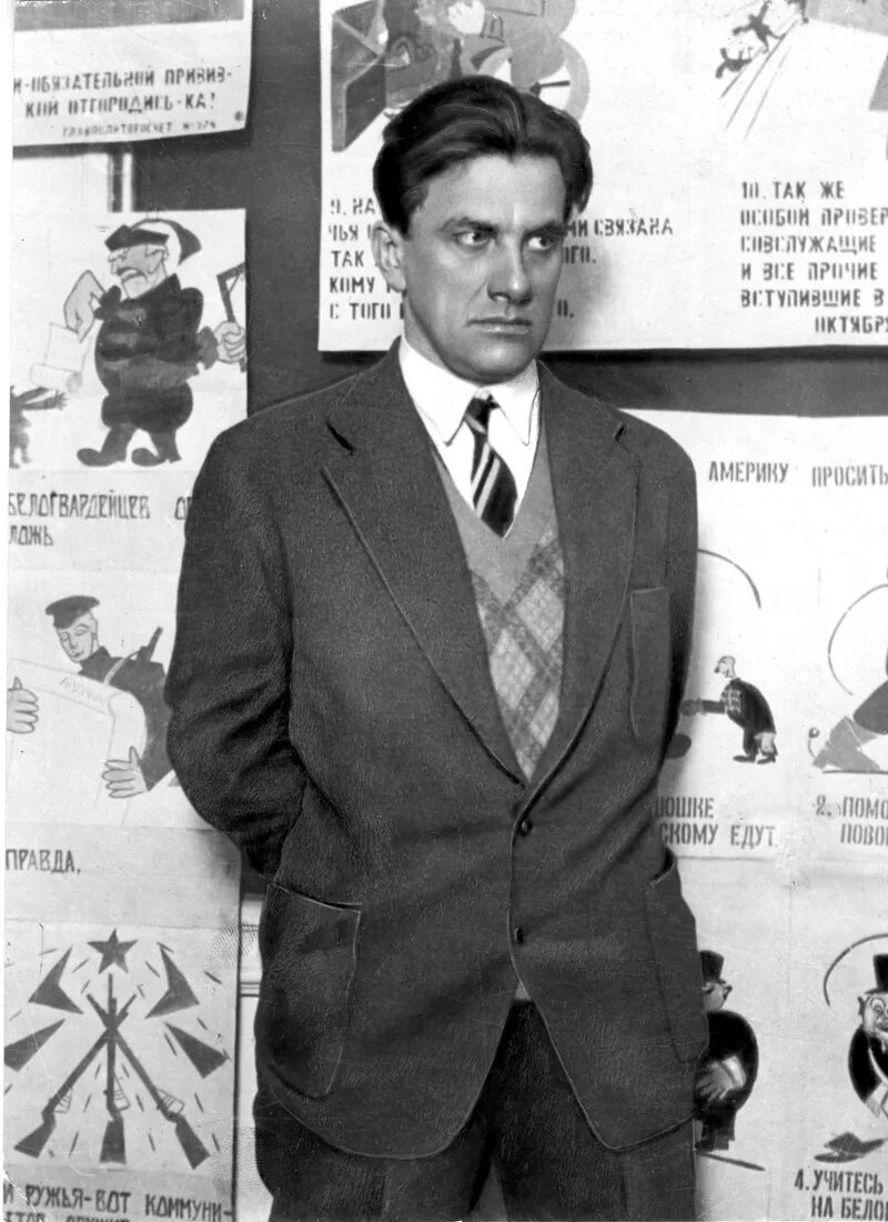 Маяковский 1920 годы. Маяковский 1930.