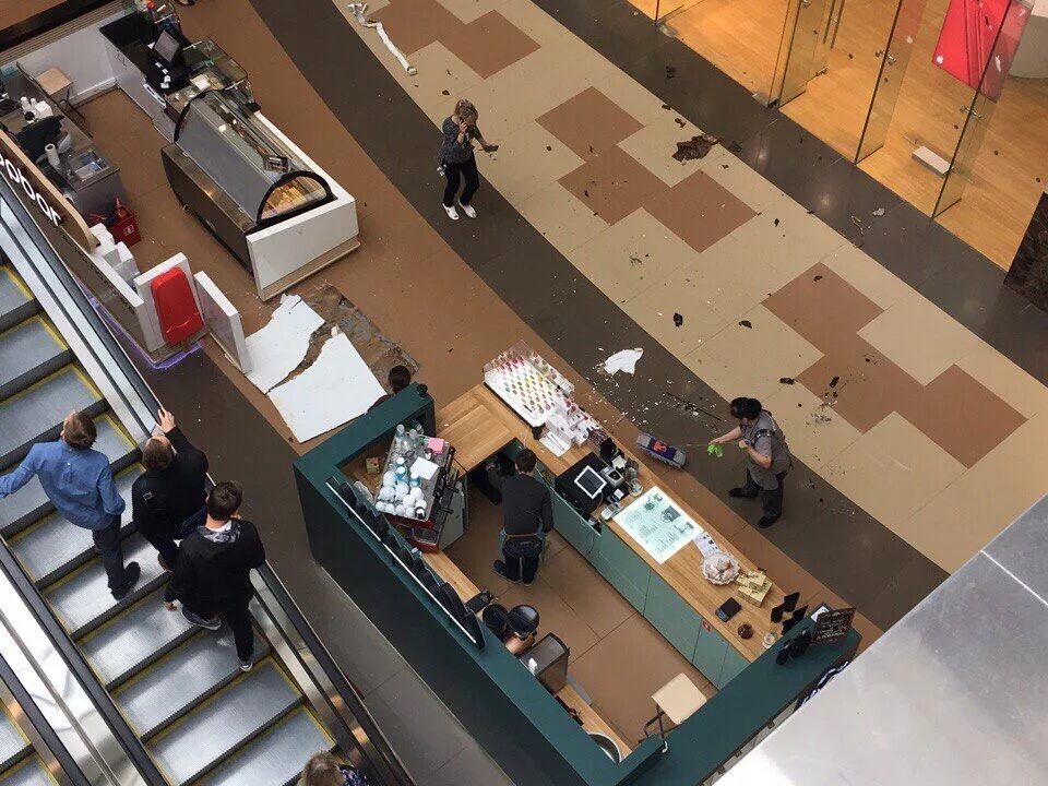 Торговый центр ривьера одесса. Тц ривьера пожар. Пожар в меге белая дача сегодня. Авиапарк тц. Зимняя вишня кемерово 2018.