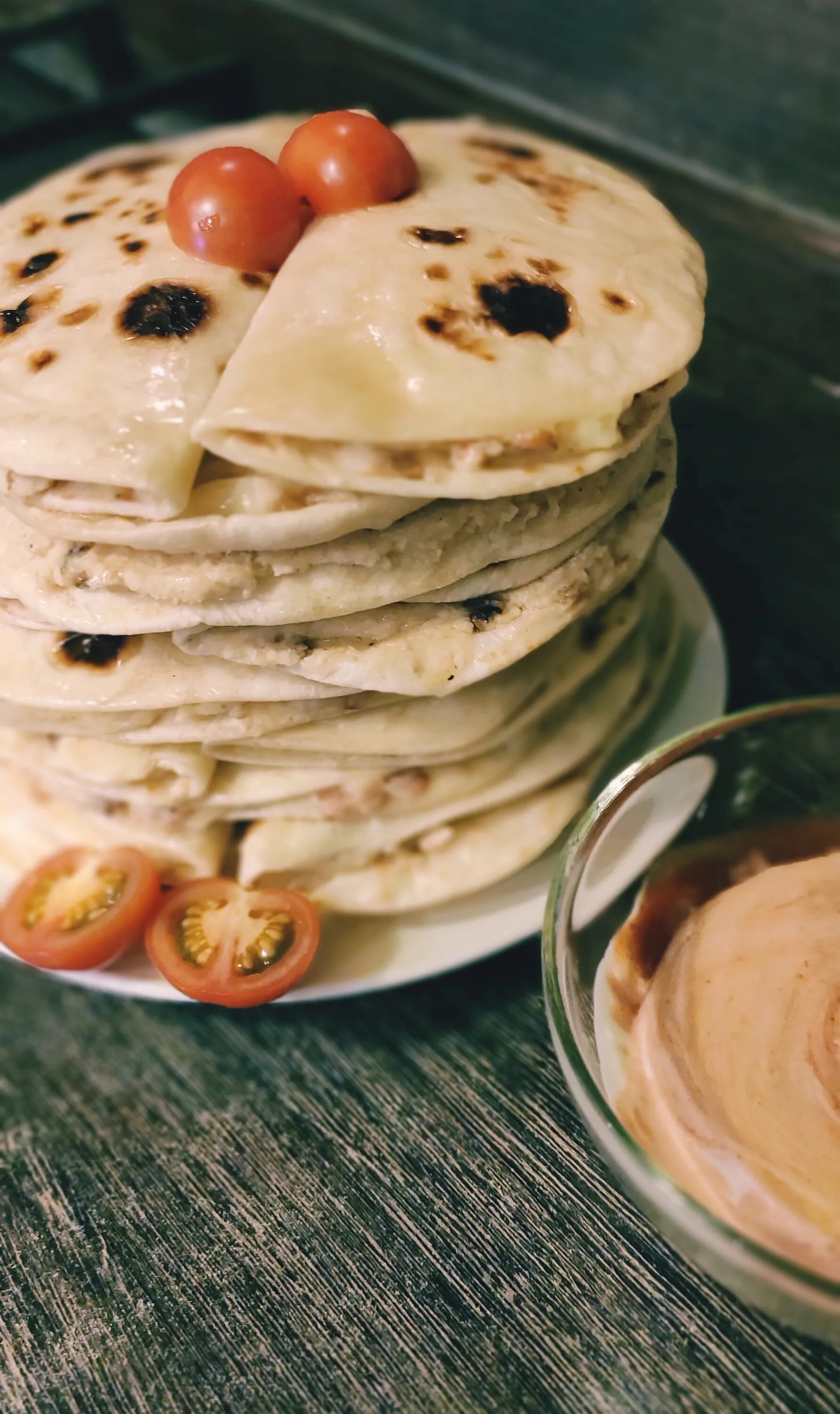 Татарское национальное блюдо кыстыбый. Татарская кухня кыстыбый. Национальные блюда Башкирии кыстыбый. Кыстыбый с пшенкой.