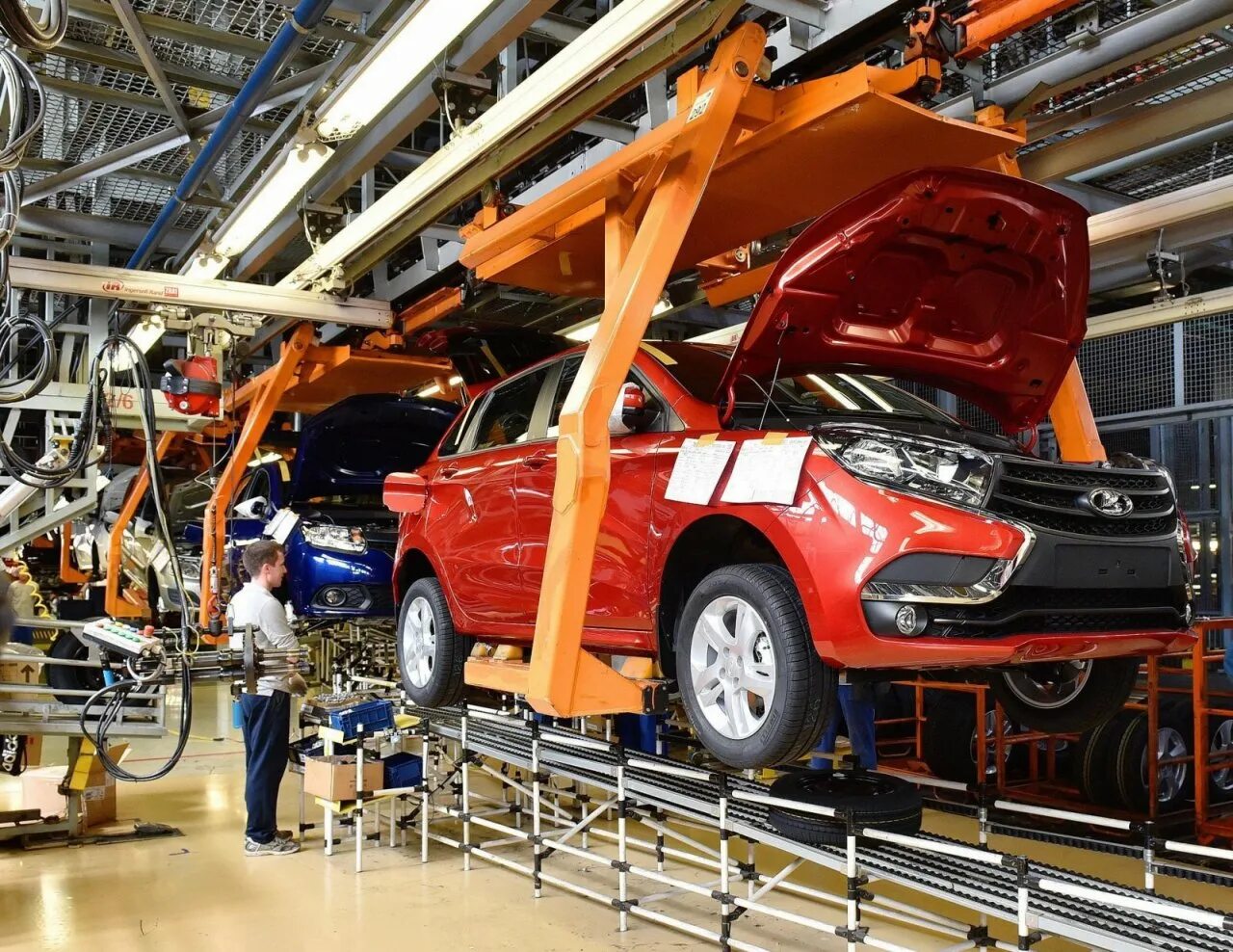 Где производятся лады. Волжский автомобильный завод (АВТОВАЗ). Тольятти АВТОВАЗ предприятие. Конвейер АВТОВАЗА В Тольятти.