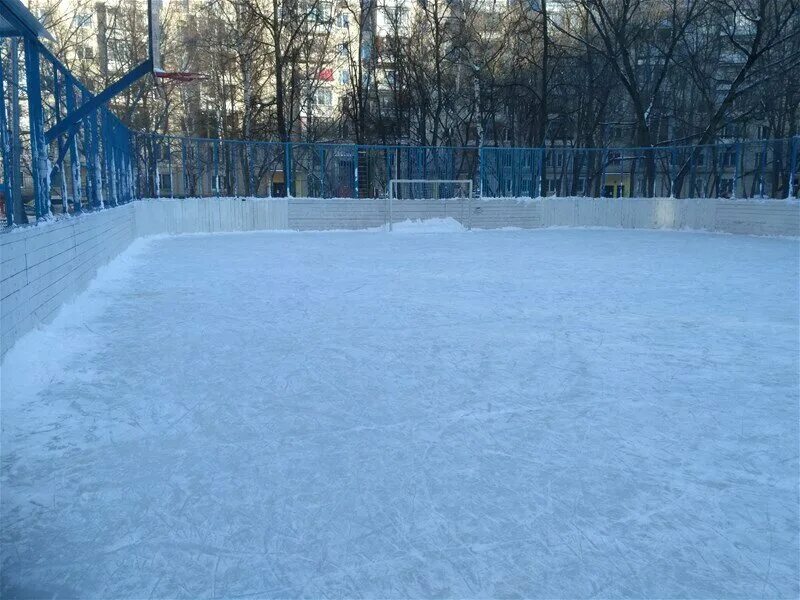 Каток проспект вернадского. Каток с натуральным льдом, Москва, Лукинская улица. Хоккейный каток на Лобачевского. Каток из натурального льда. Природный лёд на улице.