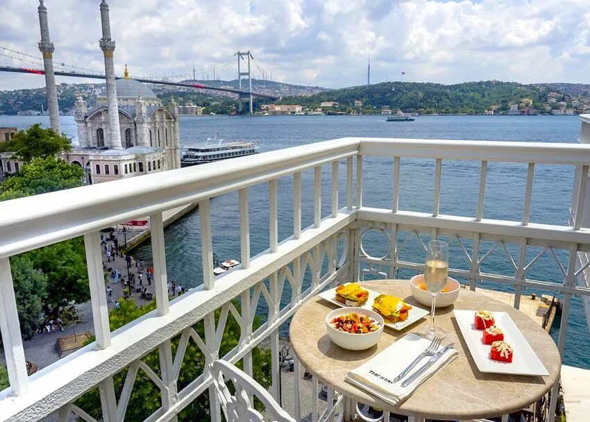 Стамбул вид на босфор с балкона. Ресторан в стамбуле с видом на босфор. Four seasons hotel istanbul. Отели стамбула на мраморном море. Hotel du cap-eden-roc.