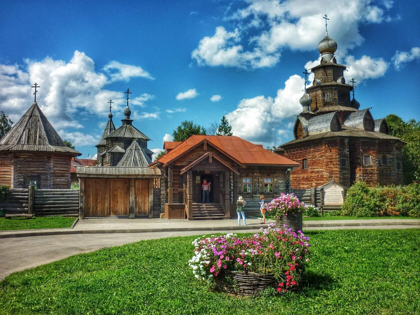 В каком городе музей зодчества. Музей деревянного зодчества в Суздале. Суздаль узей деревянного щодчества. Узей деревянного зодчества в Суздале.