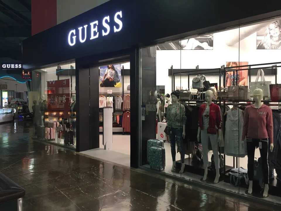 Гесс спб. Guess аутлет Внуково. Аутлет дисконт Гесс. Магазин guess Outlet белая дача. Аутлет Внуково Гесс.