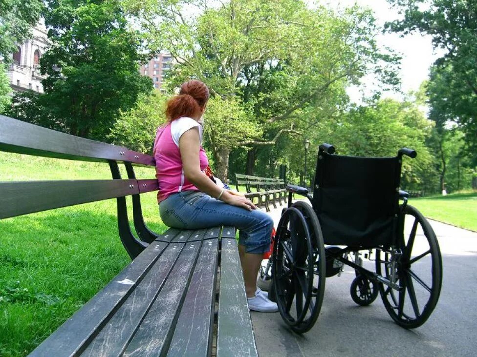 Женщины с ограниченными возможностями. Женщина инвалид. Девушка с коляской. Девушка в инвалидной коляске. Инвалидность иваново