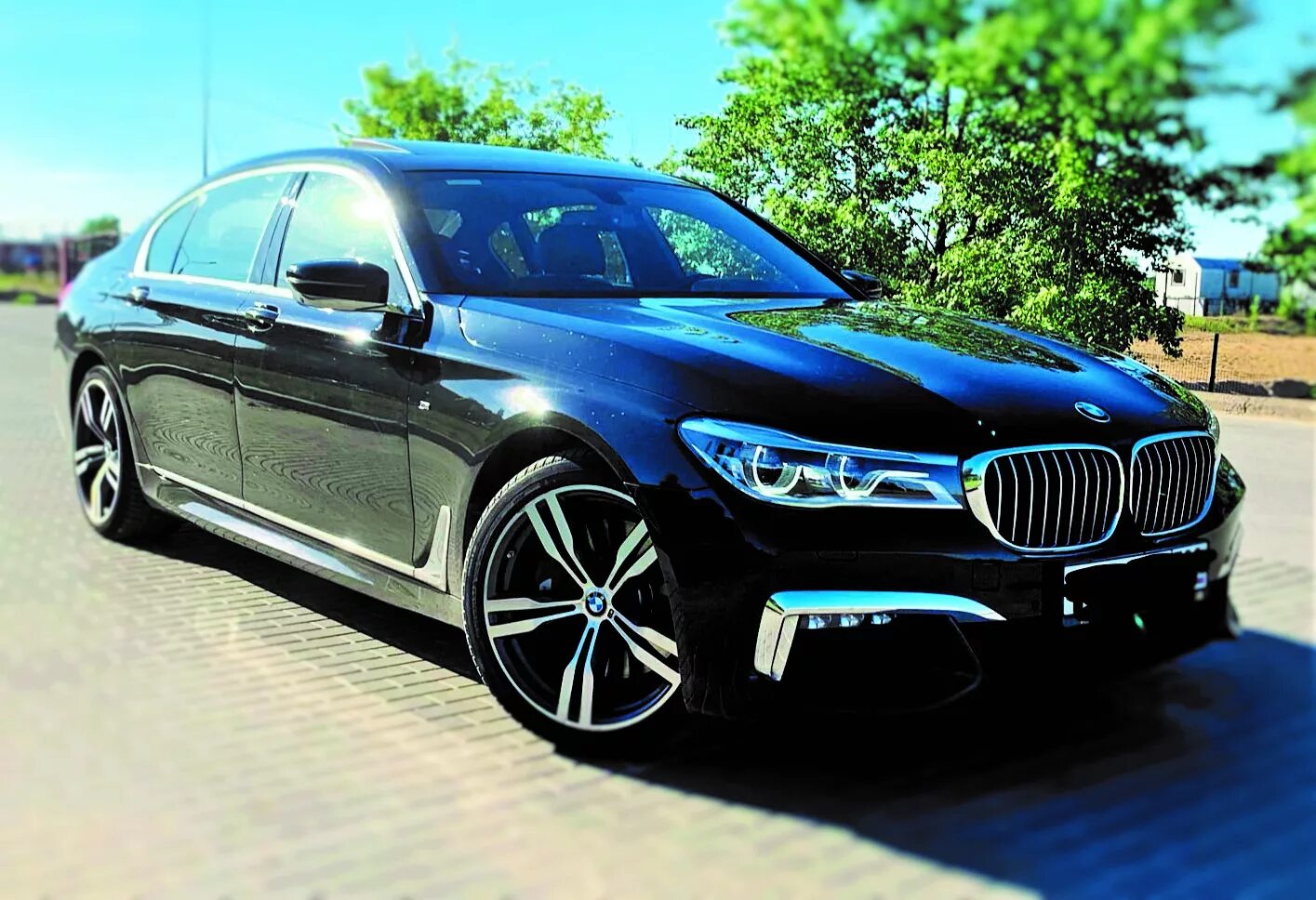 Бмв удлиненная. БМВ 750. BMW 750i long. BMW 750 llong 750. BMW 750 длинная.