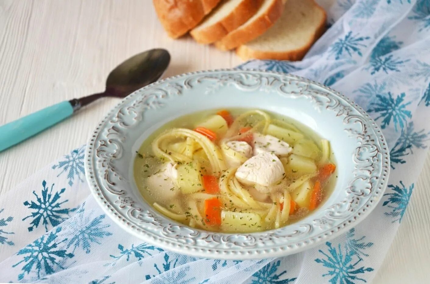 Суп с лапшой и овощами. Суп куриный вермишелевый. Суп вермишелевый с курицей. Куриный суп с лапшой. Суп с лапшой и картошкой.