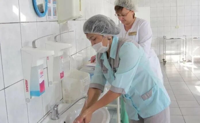 Санитарка уборщица. Санитар вакансии. В больницах на должность уборщицы. Вакансия санитарка. Требуется санитарочка.