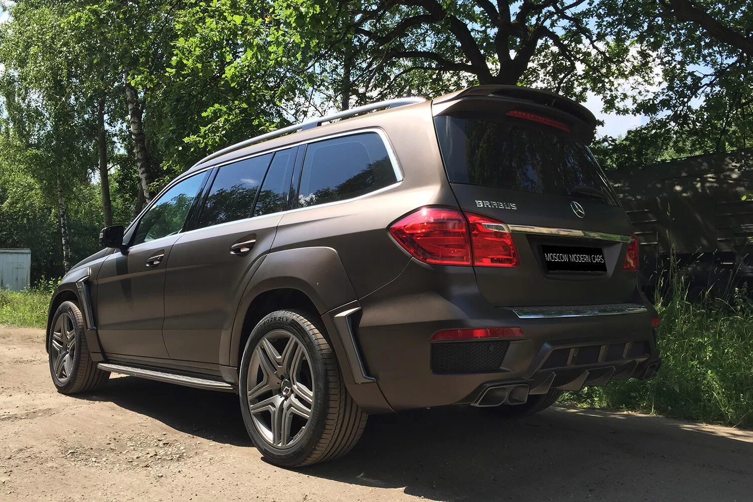 Купить gl 400. Мерседес gl 400. Mercedes gl 400 Brabus. Gl 400 x166. Gl 400 x166 Stage 1.