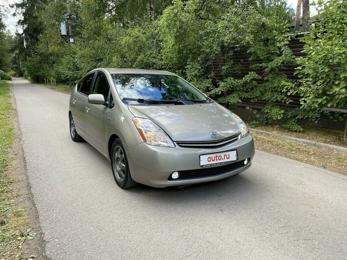 Toyota prius 20. Поколения приусов. Prius xw20. Тойота приус 20 красный. Toyota prius 2003-2009 (nhw20).