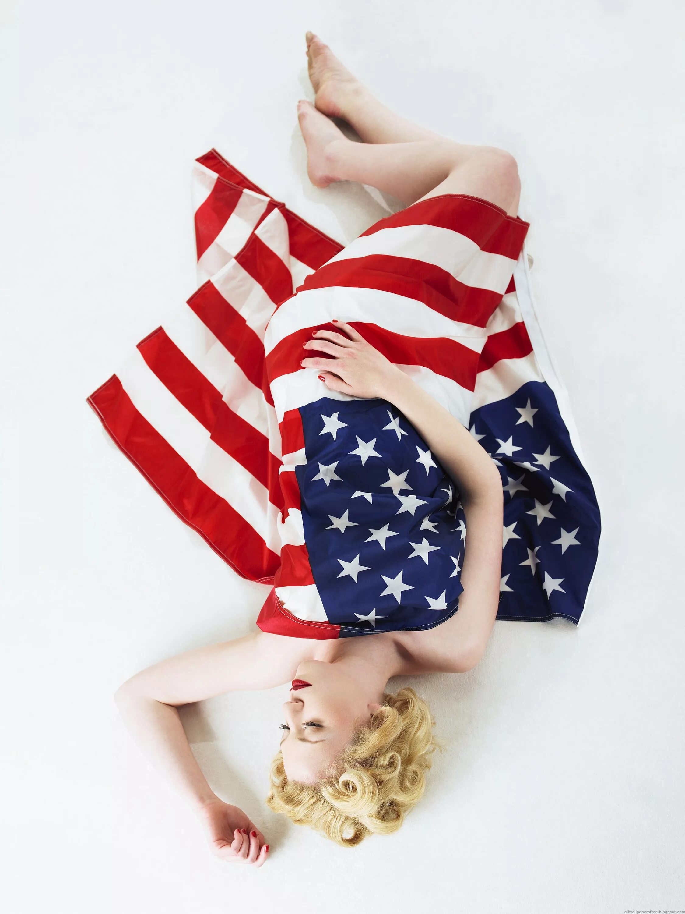 Usa герл. Девушка с флагом. США девушки. Девушка с американским флагом. Баба с флагом США.