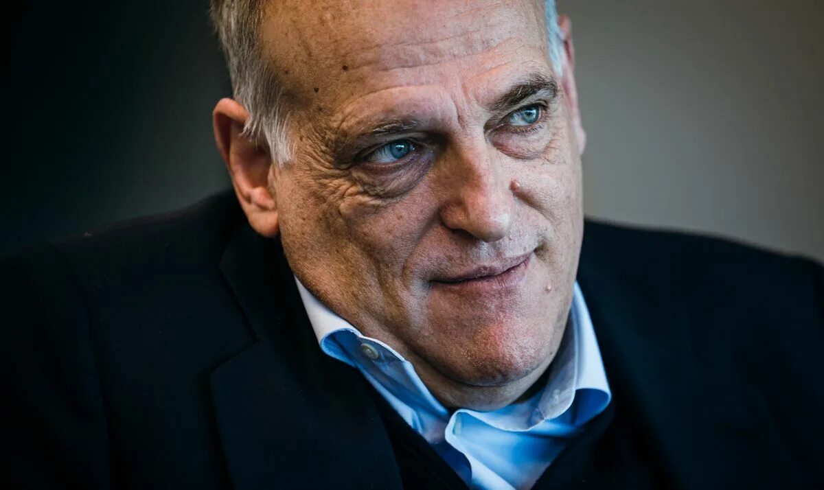 Хавьер тебас. Глава ла лиги тебас. хавьер тебас спортивный функционер. хавьер тебас синяк.
