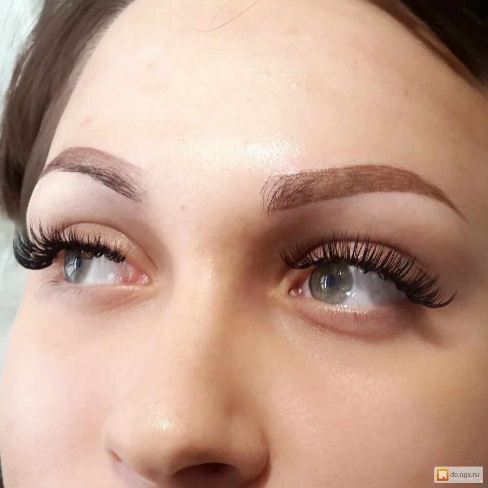 Перманентный макияж бровей коричневый. Перманент татуаж бровей. Коричневый перманент бровей. Коричневые брови. Светло коричневые брови.