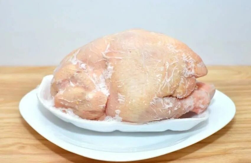 Замороженная курица. Перемороженная курица. Размороженное филе курицы. Сколько размораживать курицу в холодильнике