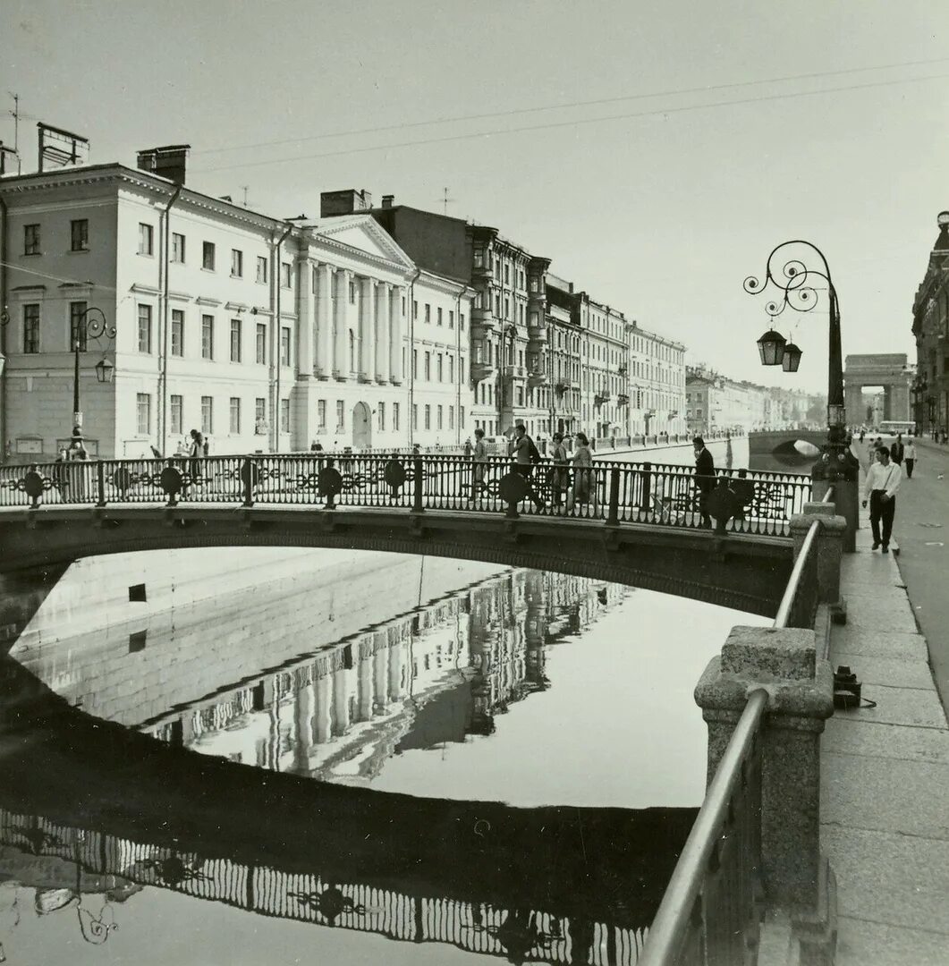 Спб старый телефонов. Ленинград 1971. Питер старый город. Ленинград старый город архитектура. Итальянский мост в Санкт-Петербурге.