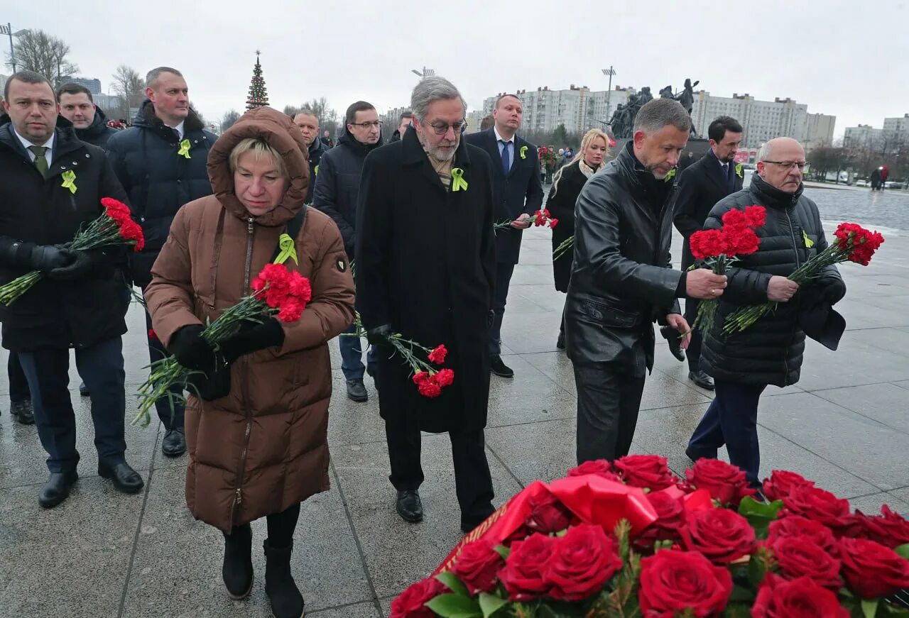 Ветераны блокады ленинграда. Блокада прорвана. 80 лет со дня блокады ленинграда. Возложение цветов в питере. Блокадный ленинград 80 лет.