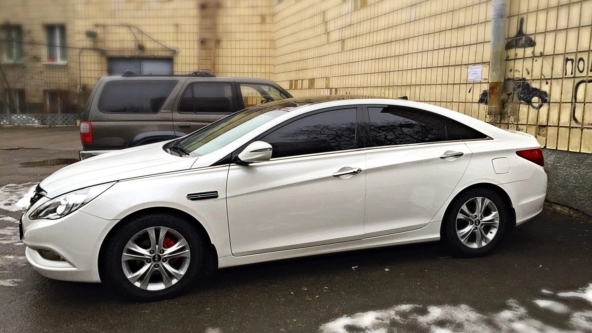 Какие диски смотрятся на белой сонате 2019. Hyundai sonata dn8. Хендай соната 19. Хендай соната белый 472. Hyundai sonata белая.