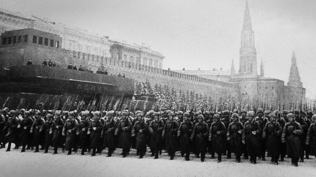 Почему парад 7 ноября 1941. Парад 7 ноября 1941. парад советских войск на красной площади в москве 7 ноября 1941 года. парад 7 ноября 1941 г на красной площади в москве. день проведения военного парада на красной площади в москве в 1941 году.