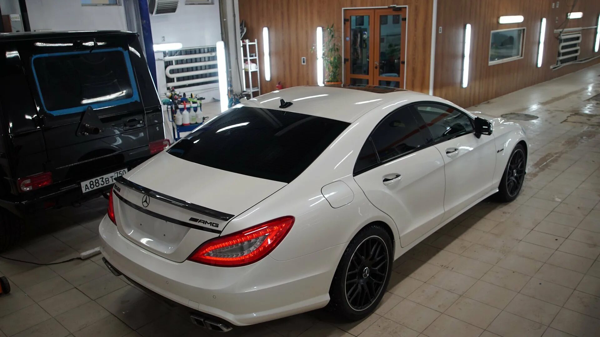 Цлс венгалби фото. Мерседес CLS 6.3. Мерседес CLS 63 AMG. Мерседес CLS 6.3 AMG. Мерседес CLS 63 AMG тонированный.