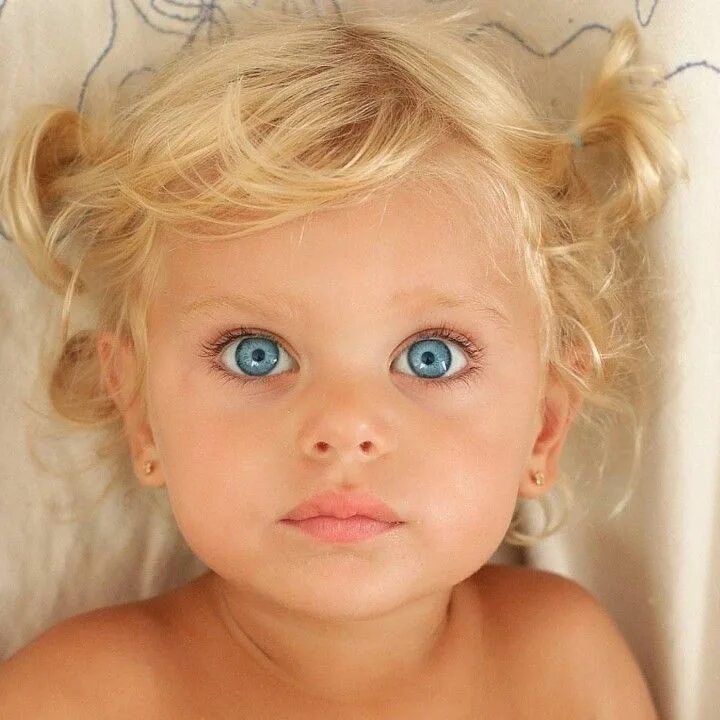 Baby got eyes. Клаудия @laloylila. Голубоглазые дети. Красивые малыши девочки. Зеленоглазые дети.