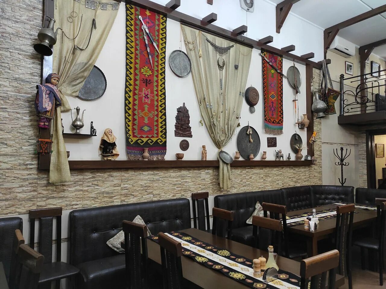 Махачкала гамзата цадасы. Ресторан инт махачкала. Тарковский махачкала кафе ресторан. Ресторан инт махачкала. Кафе инт в махачкале на ирчи.