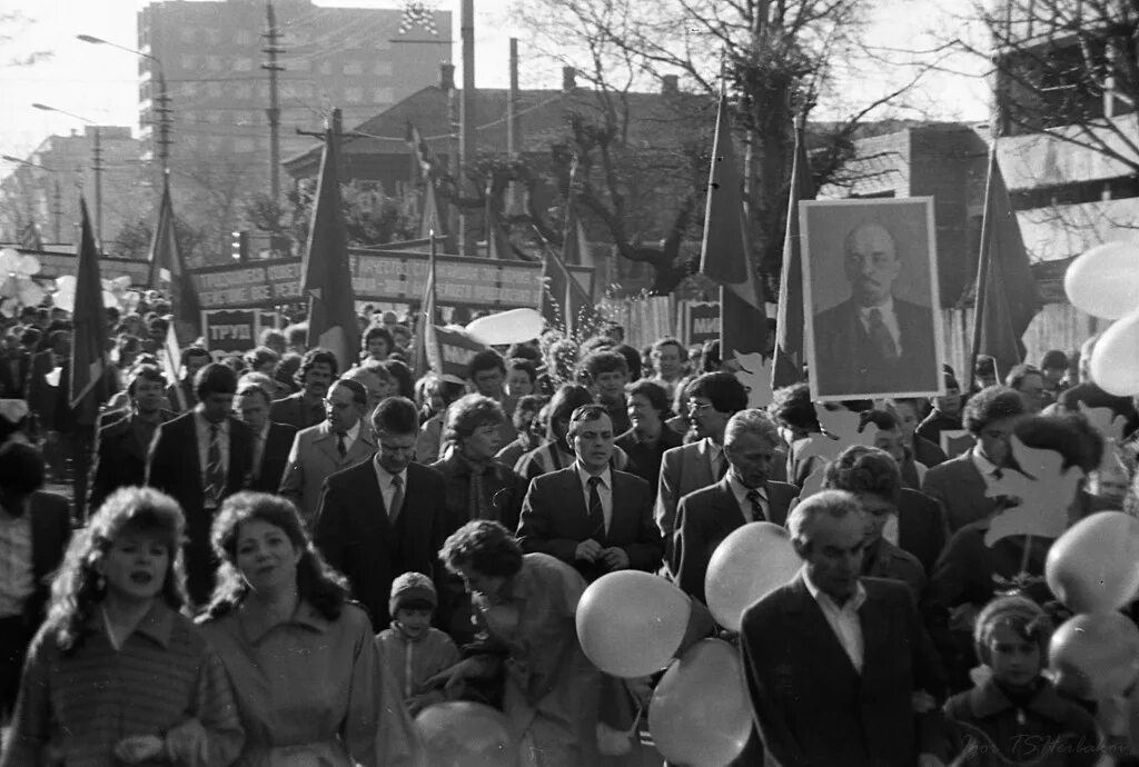 1 мая 1999. Первомайская демонстрация в Припяти в 1986. 1 Мая 1986 года. Тула 1986. Тула 1986 год.