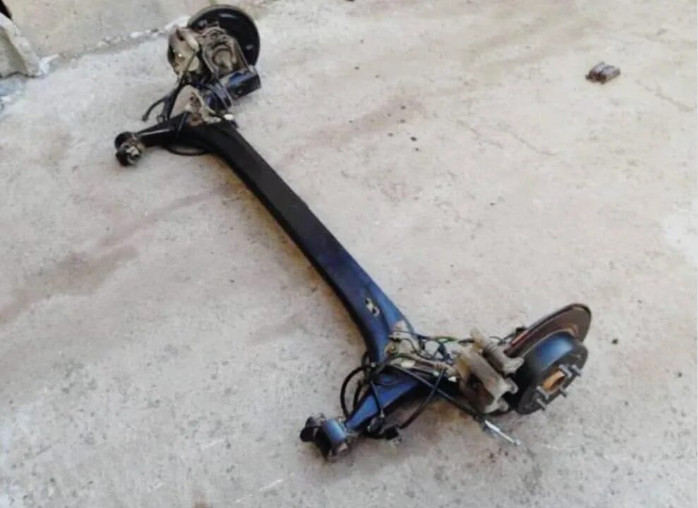 Задняя балка тойота аллион 240 кузов. Задняя балка аллион 260. Задняя подвеска аллион 240. Подрамник тойота премио 240. Задняя балка тойота sienna 2.