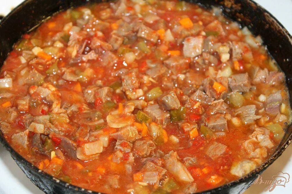 Солянка сборная мясная на сковороде. Солянка капуста с мясом. Солянка с мясом на сковороде рецепт. Солянка с мясом на сковороде рецепт. Солянка овощная.