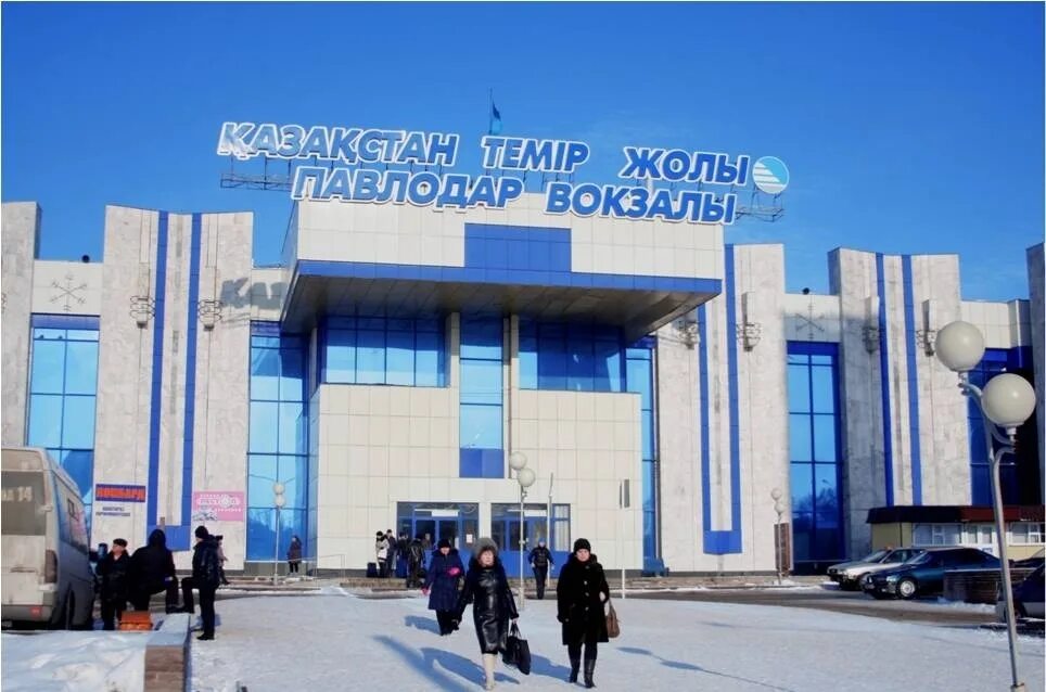 Вокзал павлодар старый. Вокзал в павлодаре электричка. Павлодар жд вокзал фото. Жд вокзал павлодар. Павлодар речной вокзал.