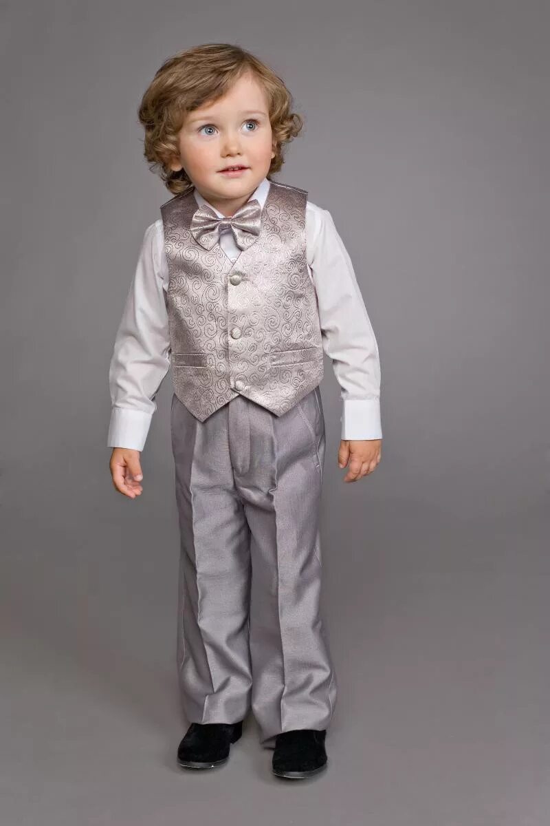 Купить костюм на мальчика на авито. Нарядная одежда для мальчиков. Праздничный костюм для мальчика. Мальчик торжественная одежда. Классический костюм для мальчика.