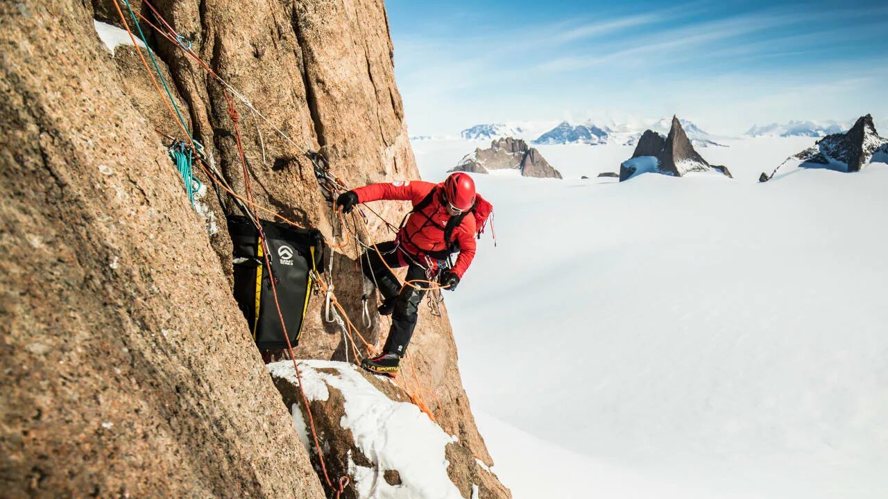 The North face альпинизм. Спальник designed by North face Climbing Team. Designed by North face Climbing Team спальник -5. Скалолазы Норт фейс фото. Www adventures