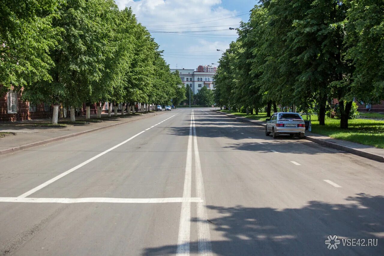 Старые дороги часть. Дорога в городе днем. Дорога в городе Россия. Проезжая часть в городе. Улица проезжая часть.