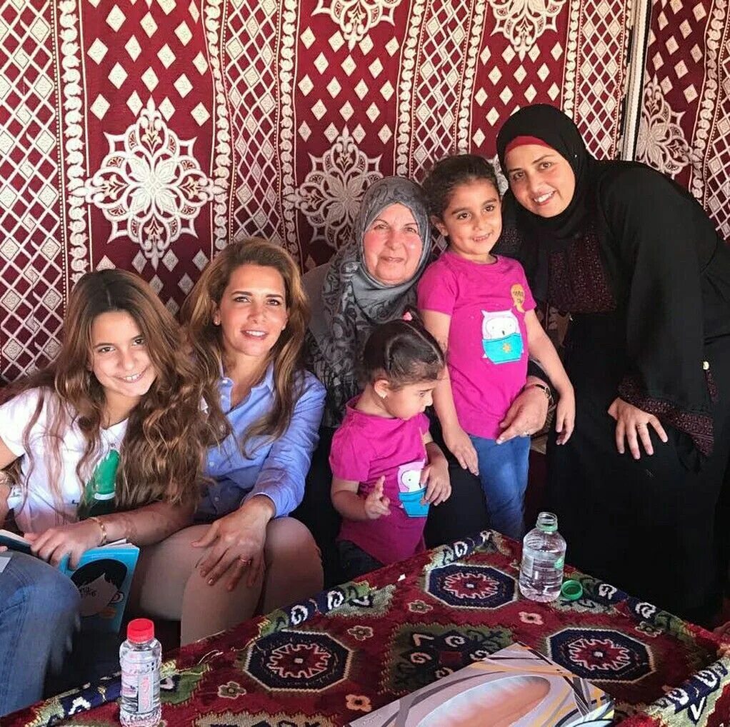 Ребенок эмира. Хайя бинт Аль-Хусейн. Дети Эмира Дубая. Аббас мухсен Иордания семья. Haya Bint al Hussein in Frankfurt.