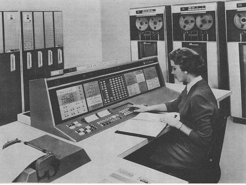 Второе и третье поколение. IBM 2 поколения. IBM 3 поколение. 3 Поколение ЭВМ IBM. Компьютеры IBM второго поколения.