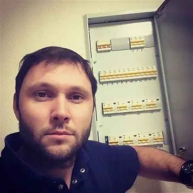 Электрик реутове. Электромонтажник. Группа электриков. Самый лучший электрик в мелеузе. Электромонтажник электрических сетей и электрооборудования.