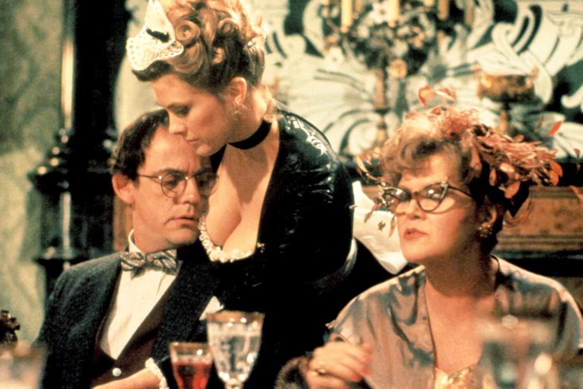 Colleen camp clue 1985. Коллин кэмп улика. Colleen camp 1985. Коллин кэмп 1995. Лесли энн уоррен улика.